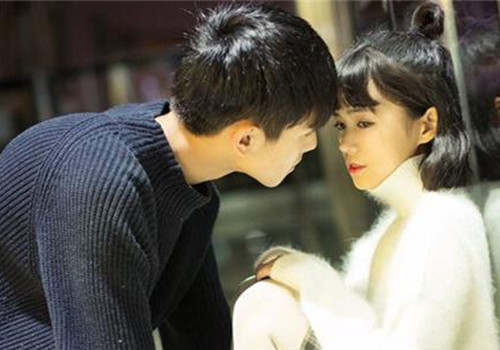 Những cung hoàng đạo dành cả cuộc đời vì tình yêu: Những chàng trai si tình và cô gái u uất